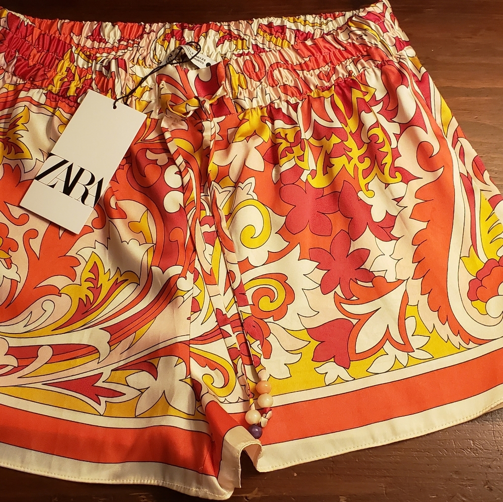 Zara Muliticolor Print Shorts Size S